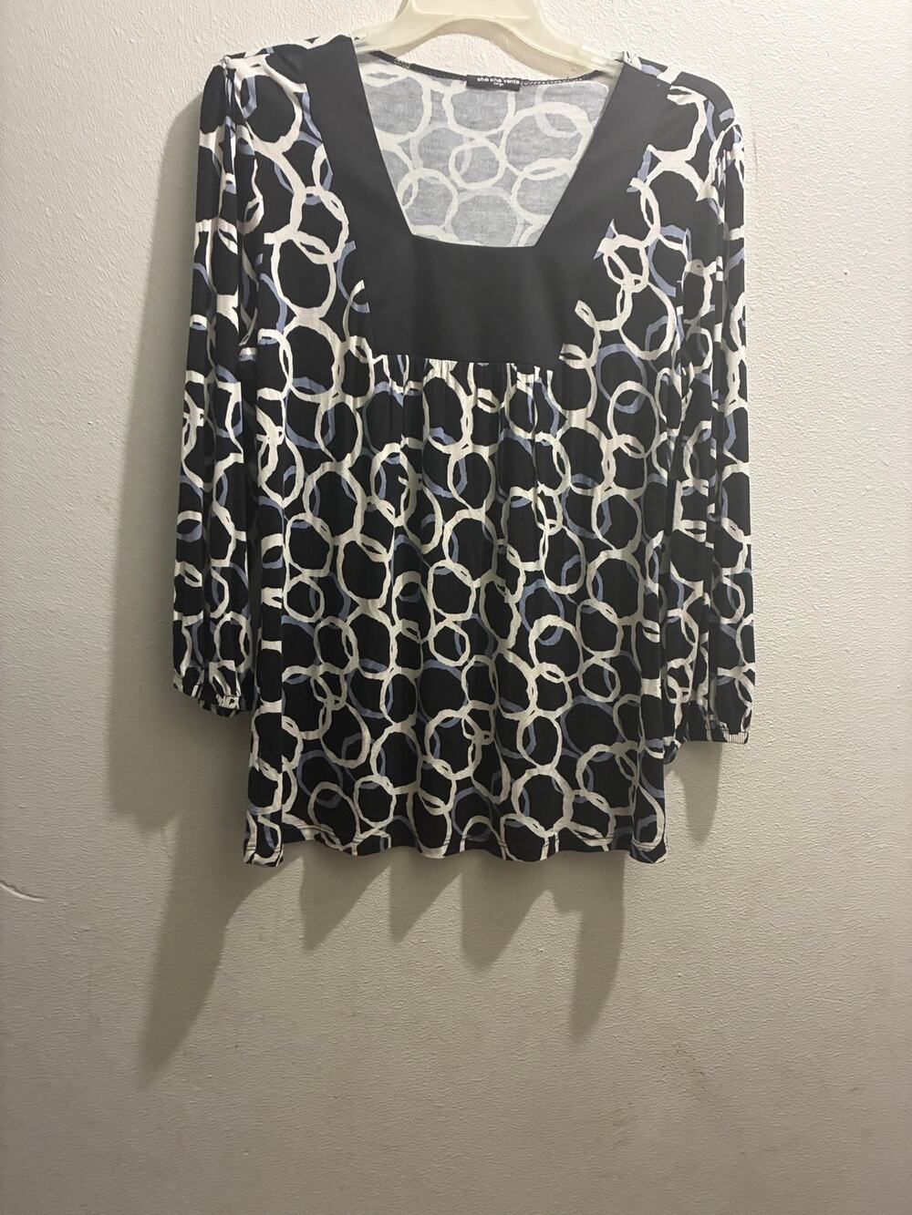 Cha Cha Vente Geometric Interlocking Circle Blouse Black White L